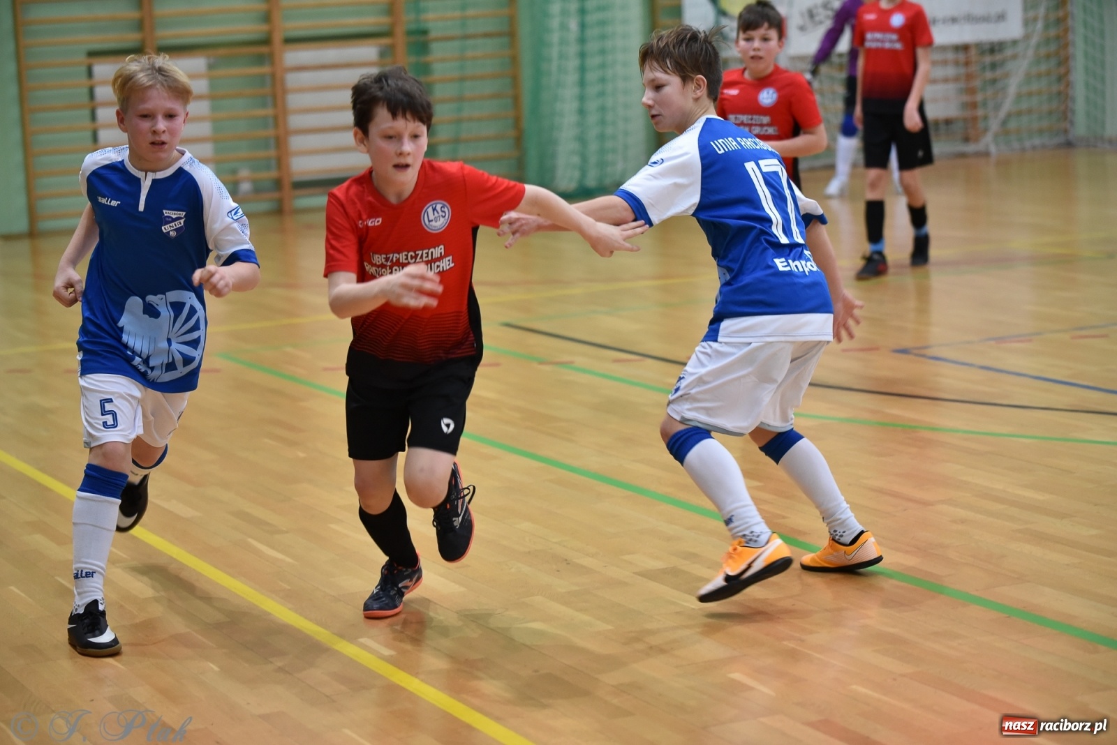 Zdjęcie w galerii na portalu naszraciborz.pl: Halowa rywalizacja o puchar prezesa ŚlZPN [FOTO] wiadomości z regionu