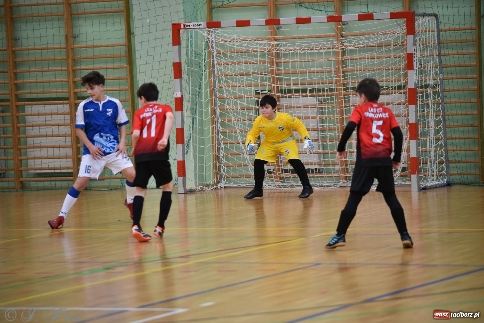 Zdjęcie w galerii na portalu naszraciborz.pl: Halowa rywalizacja o puchar prezesa ŚlZPN [FOTO] wiadomości z regionu