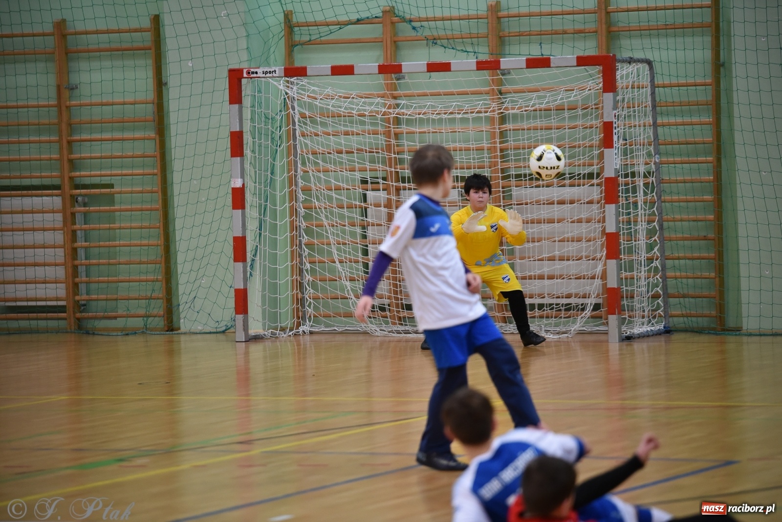 Zdjęcie w galerii na portalu naszraciborz.pl: Halowa rywalizacja o puchar prezesa ŚlZPN [FOTO] wiadomości z regionu
