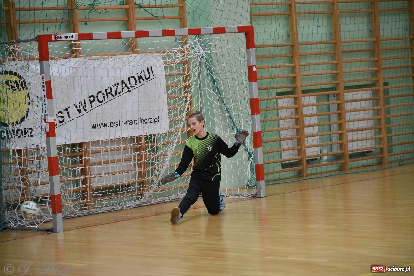 Zdjęcie w galerii na portalu naszraciborz.pl: Halowa rywalizacja o puchar prezesa ŚlZPN [FOTO] wiadomości z regionu