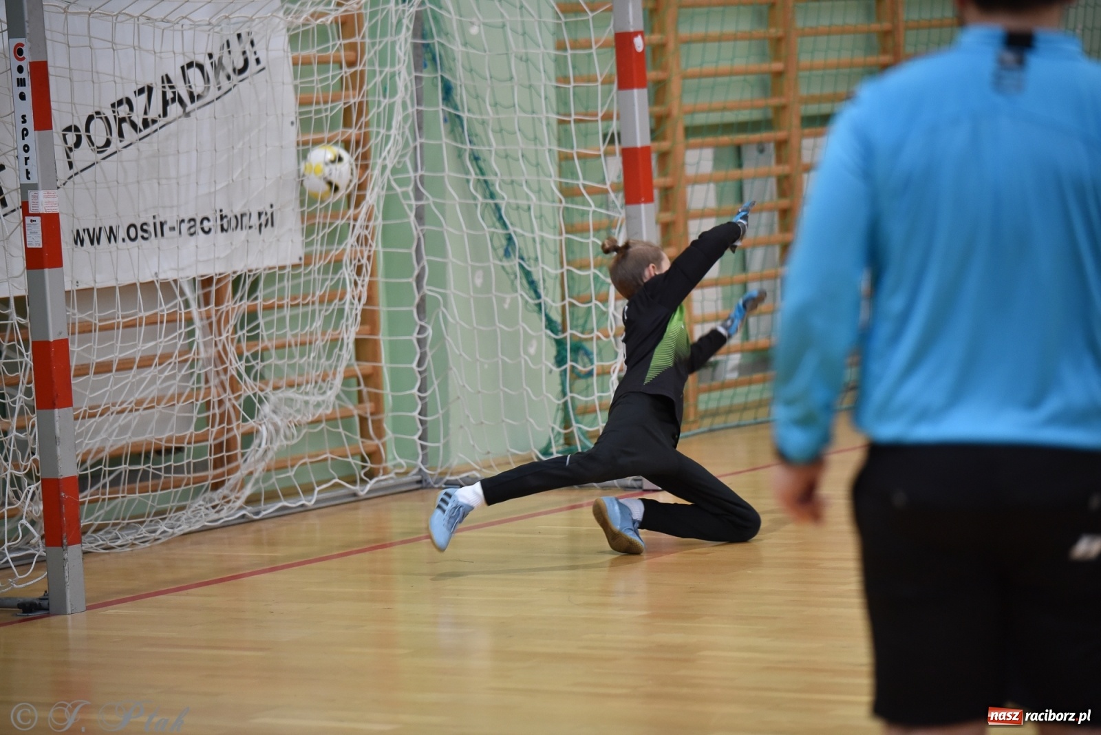 Zdjęcie w galerii na portalu naszraciborz.pl: Halowa rywalizacja o puchar prezesa ŚlZPN [FOTO] wiadomości z regionu