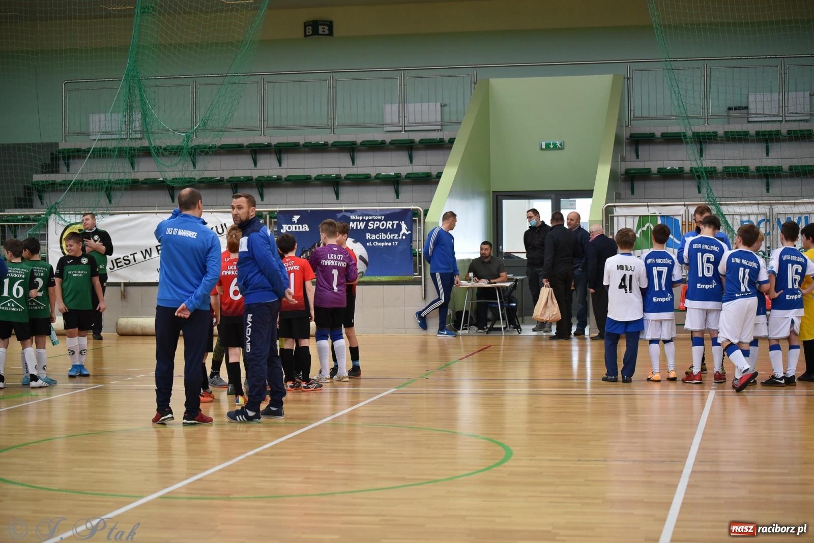 Zdjęcie w galerii na portalu naszraciborz.pl: Halowa rywalizacja o puchar prezesa ŚlZPN [FOTO] wiadomości z regionu