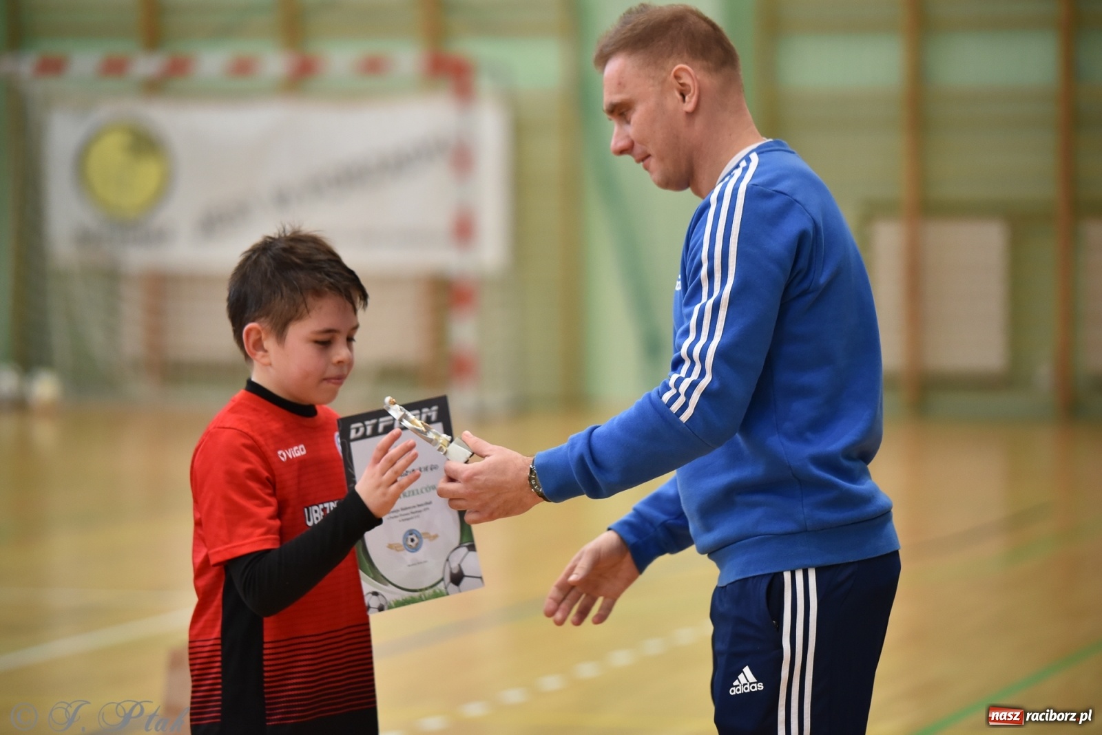 Zdjęcie w galerii na portalu naszraciborz.pl: Halowa rywalizacja o puchar prezesa ŚlZPN [FOTO] wiadomości z regionu