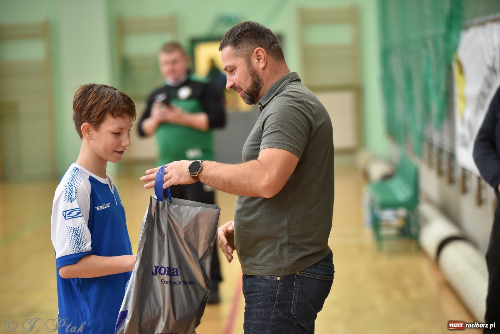 Zdjęcie w galerii na portalu naszraciborz.pl: Halowa rywalizacja o puchar prezesa ŚlZPN [FOTO] wiadomości z regionu