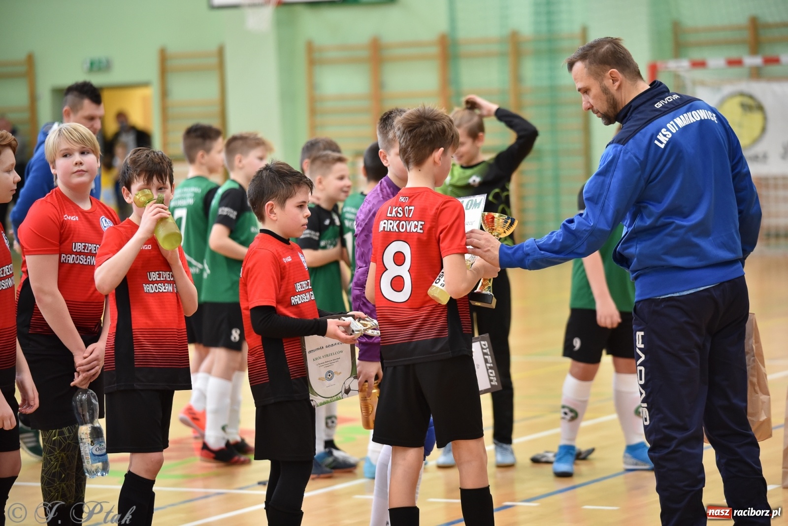 Zdjęcie w galerii na portalu naszraciborz.pl: Halowa rywalizacja o puchar prezesa ŚlZPN [FOTO] wiadomości z regionu