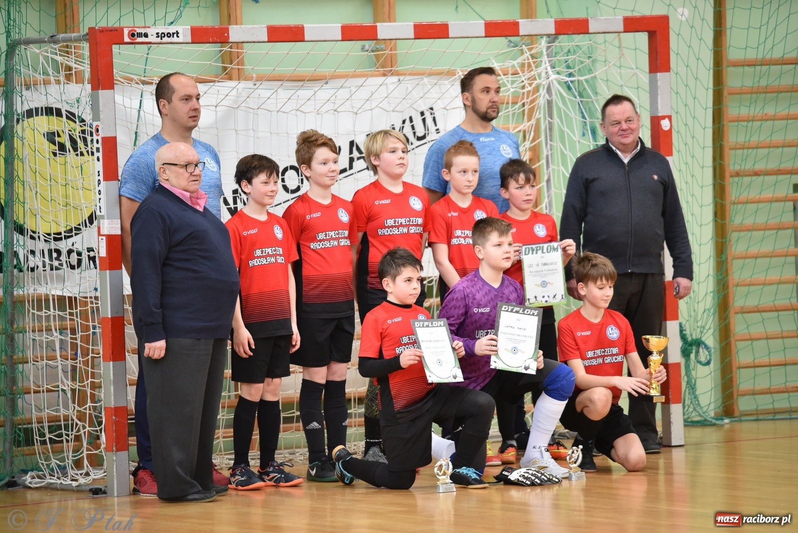 Zdjęcie w galerii na portalu naszraciborz.pl: Halowa rywalizacja o puchar prezesa ŚlZPN [FOTO] wiadomości z regionu