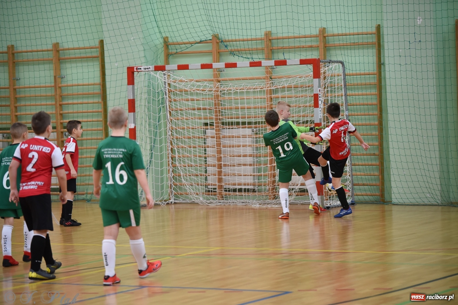 Zdjęcie w galerii na portalu naszraciborz.pl: Halowa rywalizacja o puchar prezesa ŚlZPN [FOTO] wiadomości z regionu