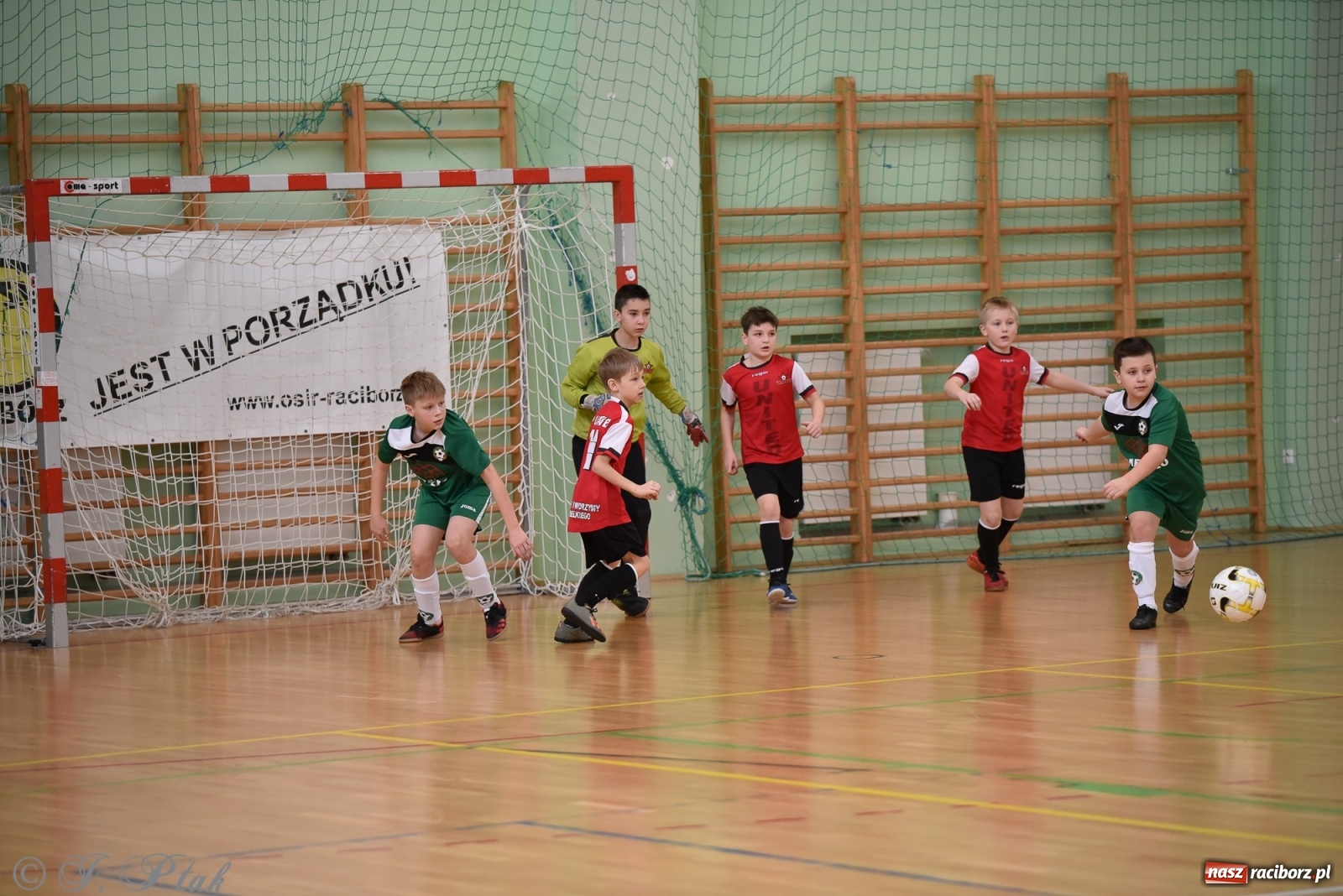 Zdjęcie w galerii na portalu naszraciborz.pl: Halowa rywalizacja o puchar prezesa ŚlZPN [FOTO] wiadomości z regionu