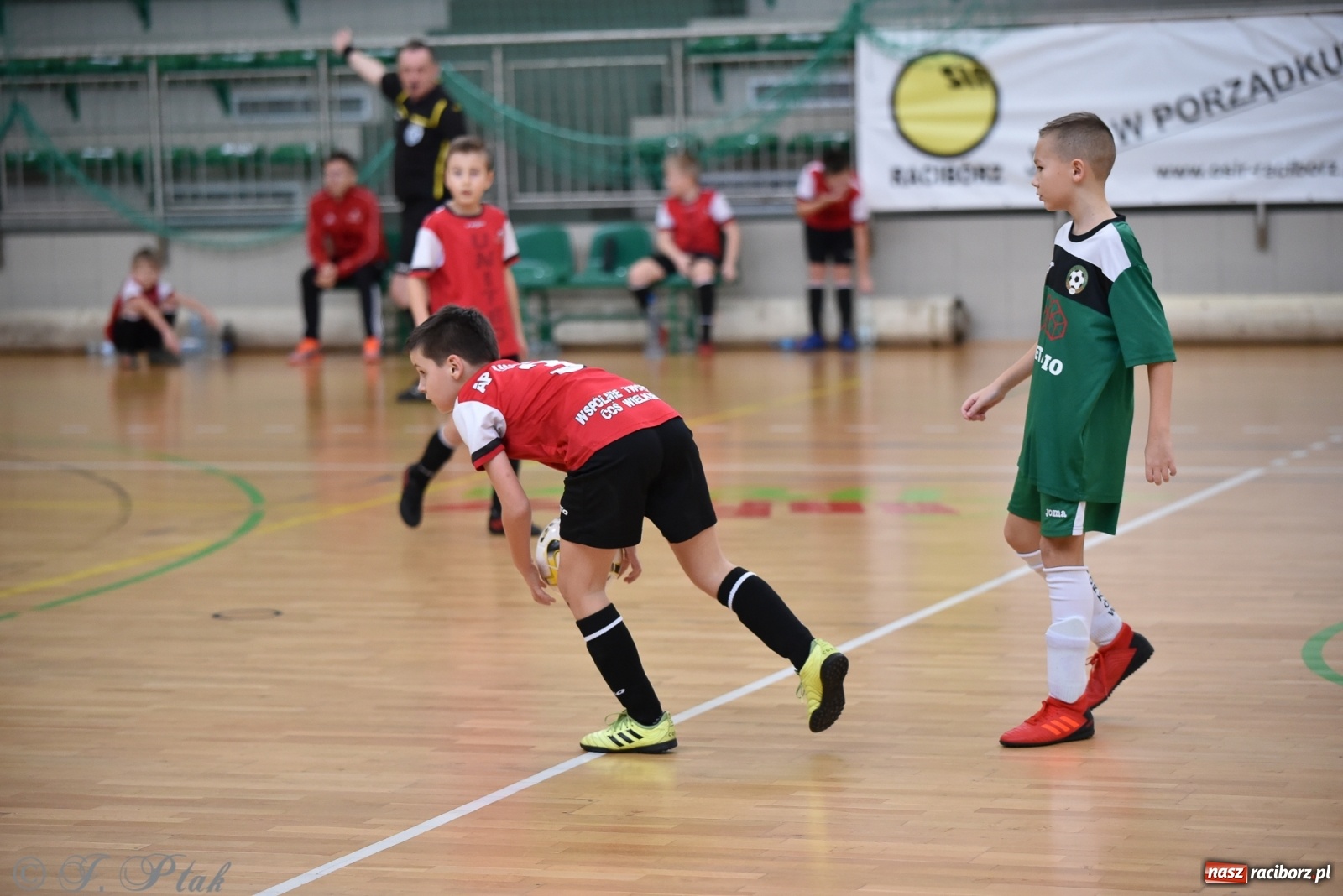 Zdjęcie w galerii na portalu naszraciborz.pl: Halowa rywalizacja o puchar prezesa ŚlZPN [FOTO] wiadomości z regionu