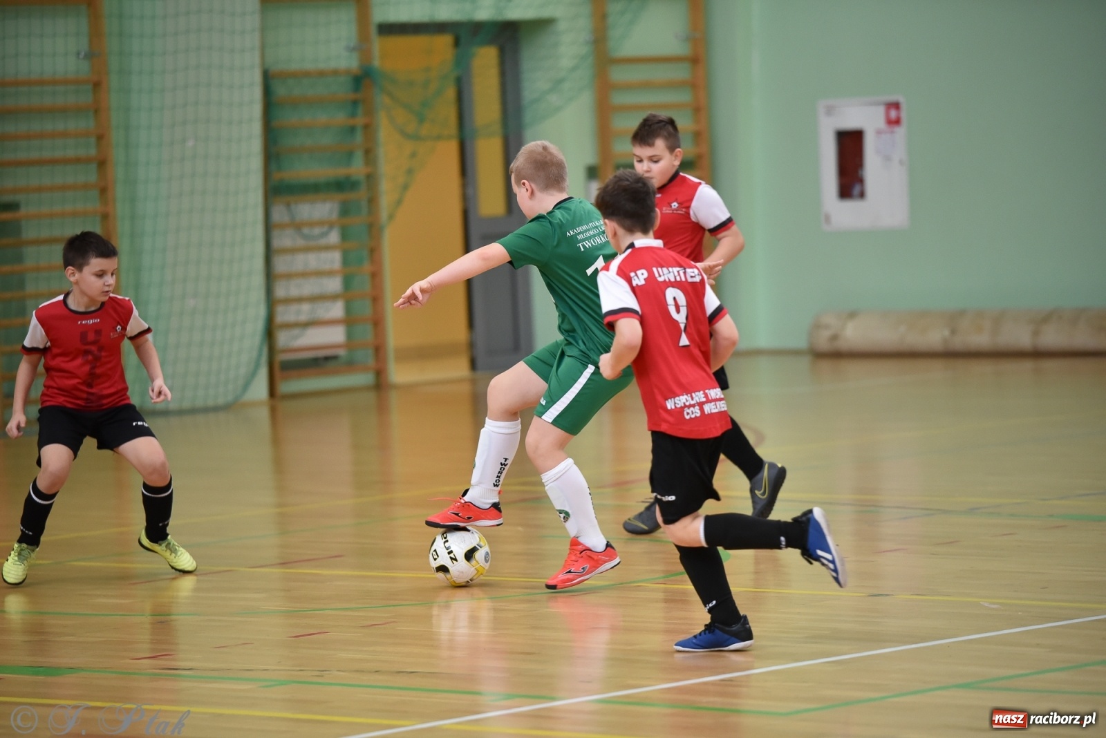 Zdjęcie w galerii na portalu naszraciborz.pl: Halowa rywalizacja o puchar prezesa ŚlZPN [FOTO] wiadomości z regionu