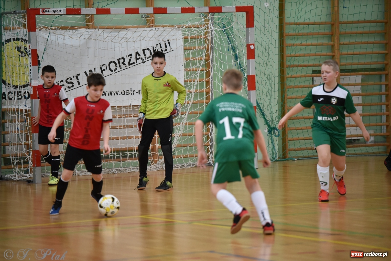 Zdjęcie w galerii na portalu naszraciborz.pl: Halowa rywalizacja o puchar prezesa ŚlZPN [FOTO] wiadomości z regionu