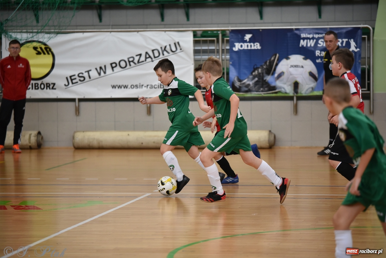 Zdjęcie w galerii na portalu naszraciborz.pl: Halowa rywalizacja o puchar prezesa ŚlZPN [FOTO] wiadomości z regionu