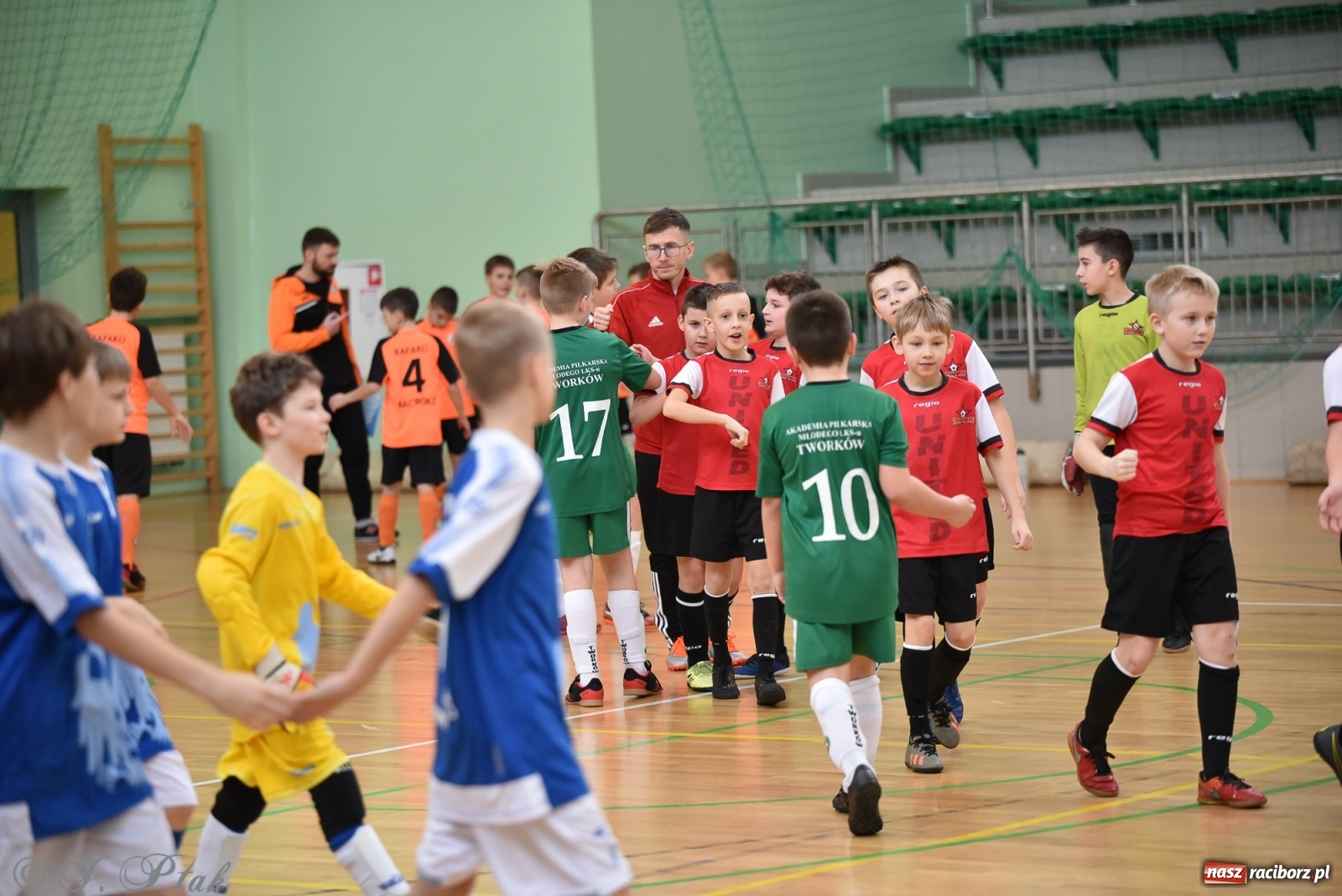 Zdjęcie w galerii na portalu naszraciborz.pl: Halowa rywalizacja o puchar prezesa ŚlZPN [FOTO] wiadomości z regionu