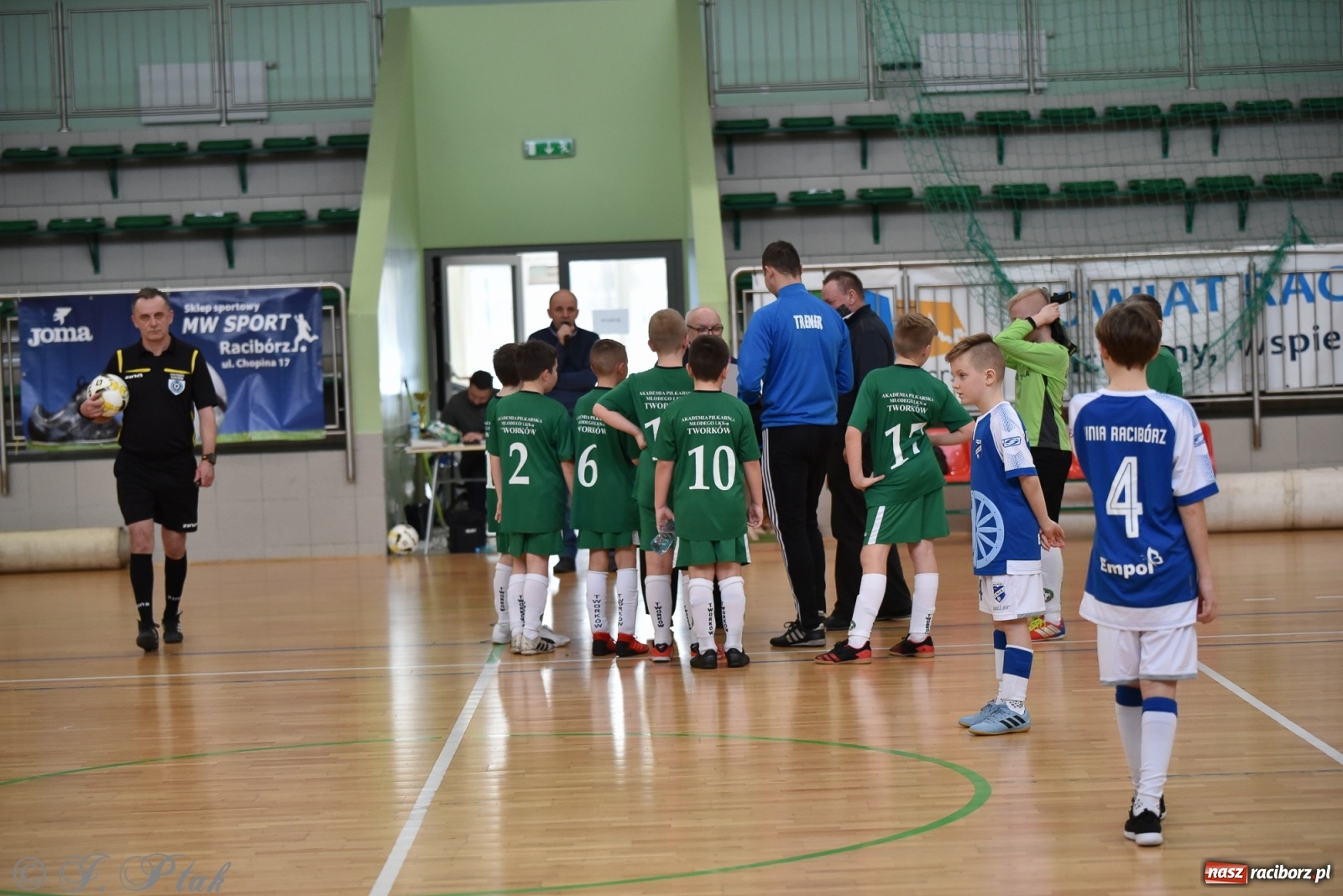 Zdjęcie w galerii na portalu naszraciborz.pl: Halowa rywalizacja o puchar prezesa ŚlZPN [FOTO] wiadomości z regionu