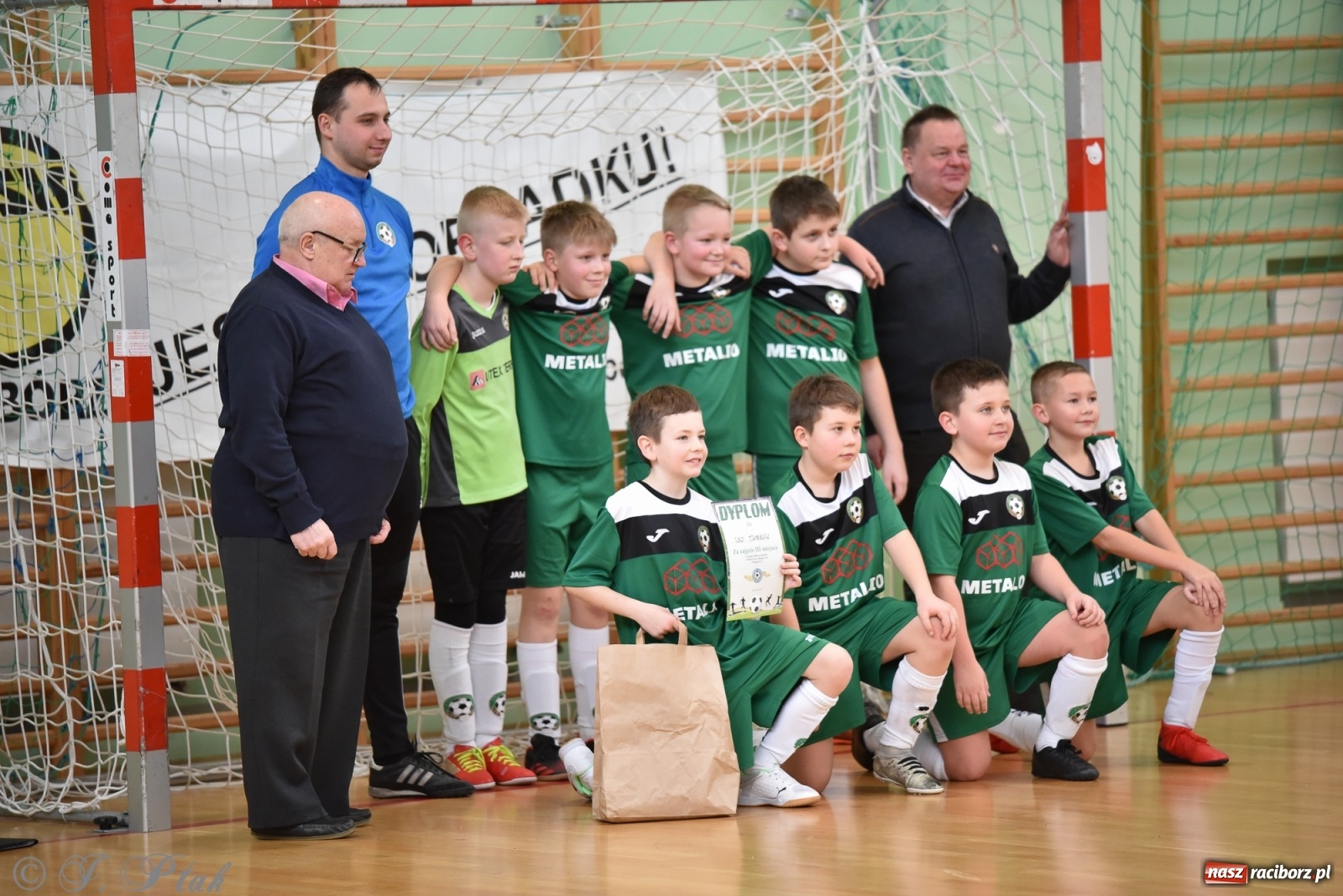 Zdjęcie w galerii na portalu naszraciborz.pl: Halowa rywalizacja o puchar prezesa ŚlZPN [FOTO] wiadomości z regionu