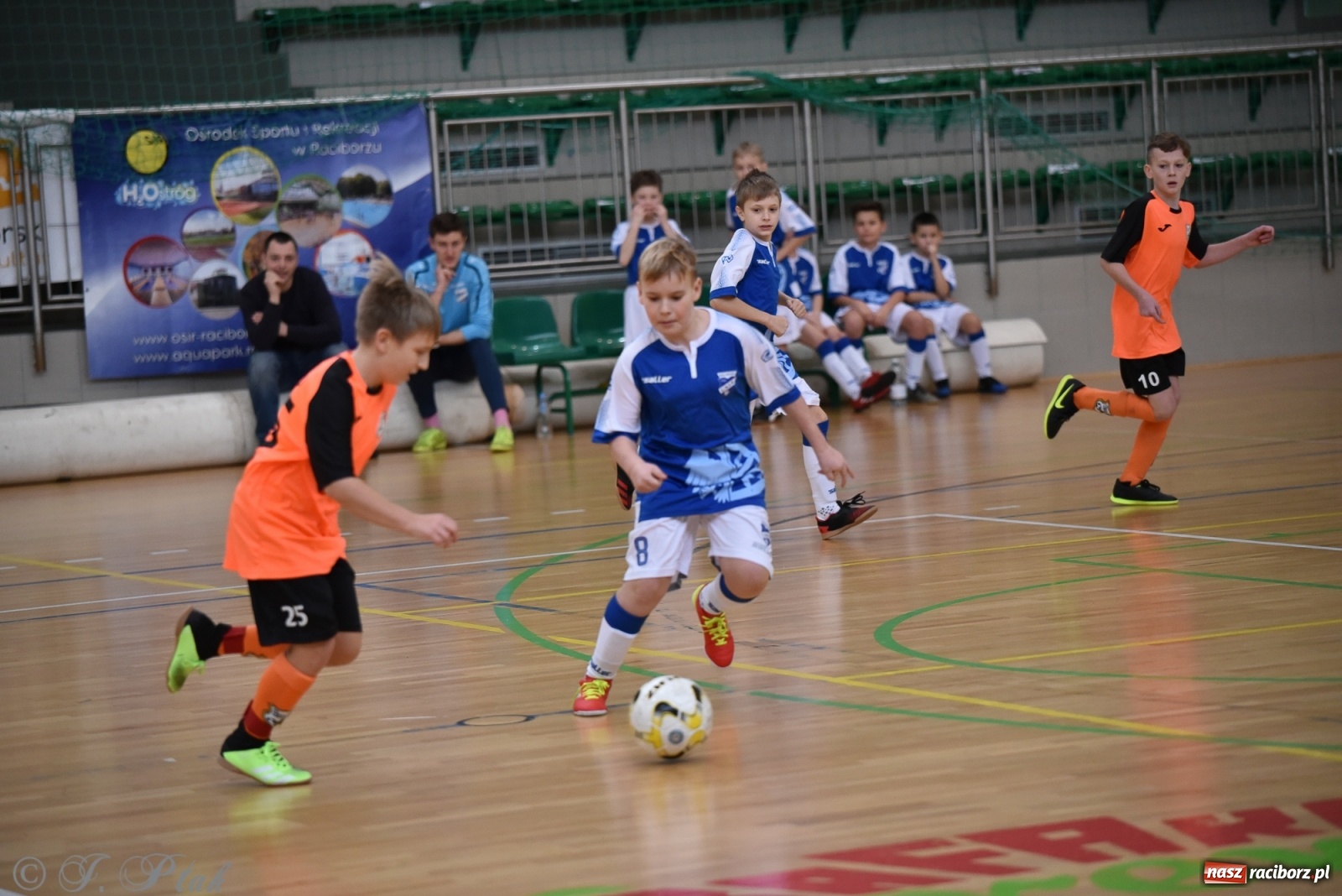 Zdjęcie w galerii na portalu naszraciborz.pl: Halowa rywalizacja o puchar prezesa ŚlZPN [FOTO] wiadomości z regionu