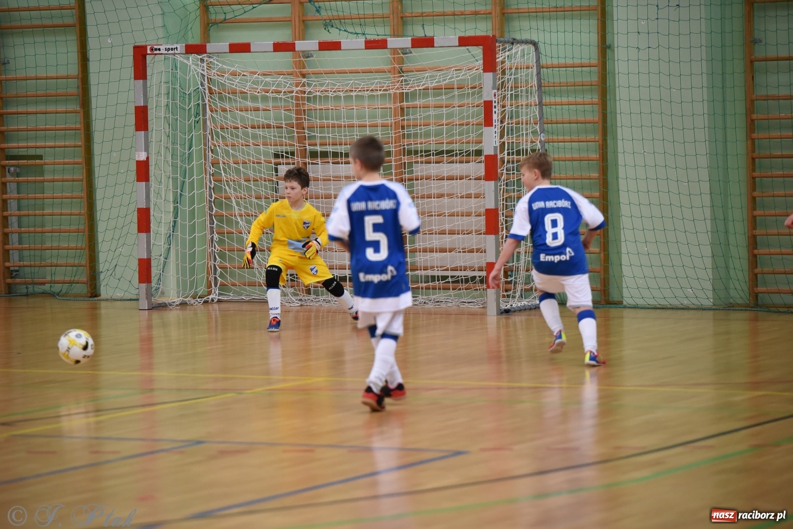 Zdjęcie w galerii na portalu naszraciborz.pl: Halowa rywalizacja o puchar prezesa ŚlZPN [FOTO] wiadomości z regionu