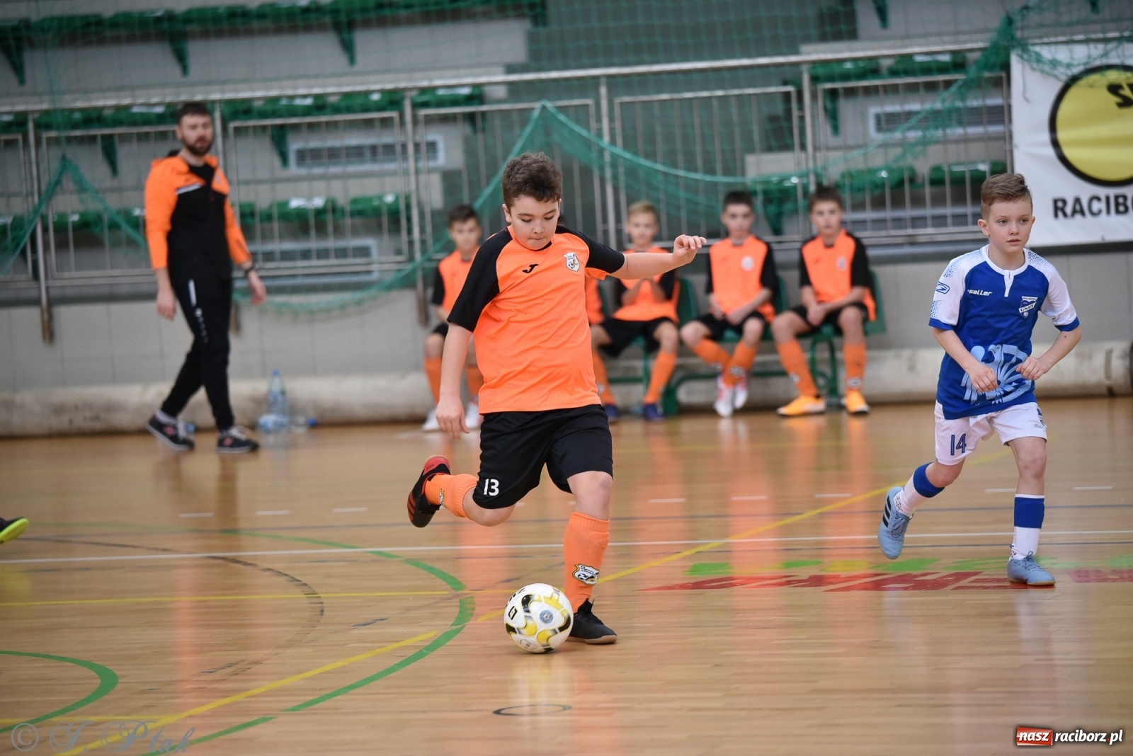 Zdjęcie w galerii na portalu naszraciborz.pl: Halowa rywalizacja o puchar prezesa ŚlZPN [FOTO] wiadomości z regionu