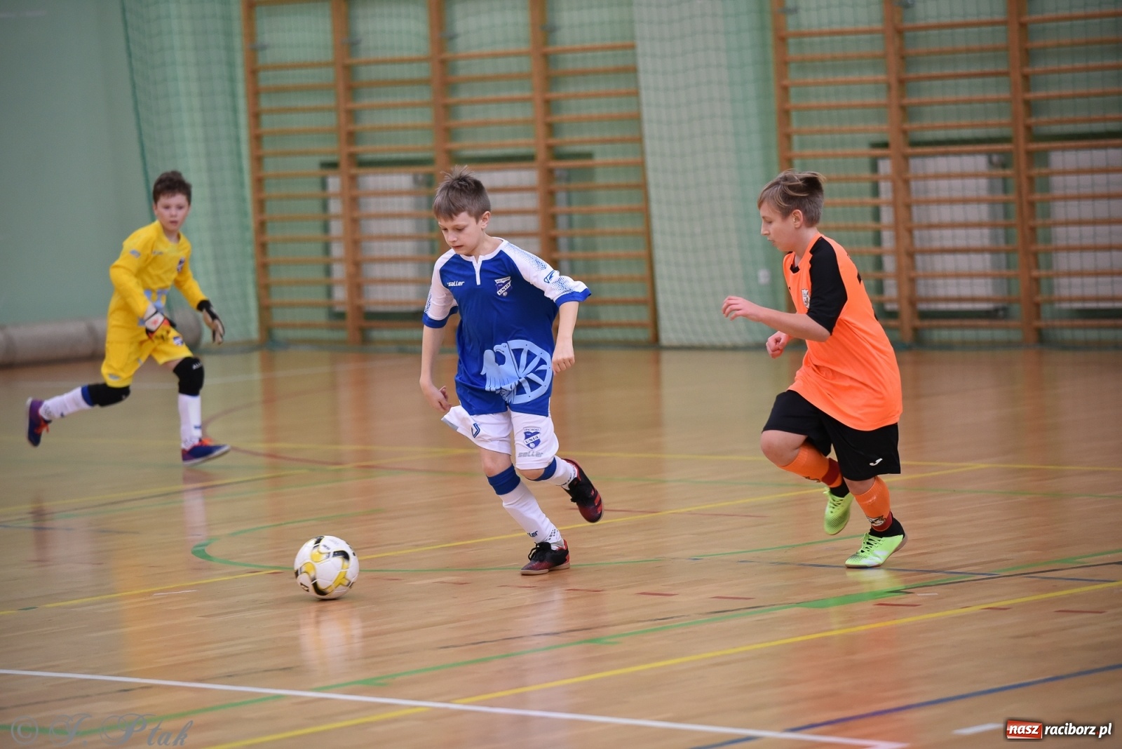 Zdjęcie w galerii na portalu naszraciborz.pl: Halowa rywalizacja o puchar prezesa ŚlZPN [FOTO] wiadomości z regionu