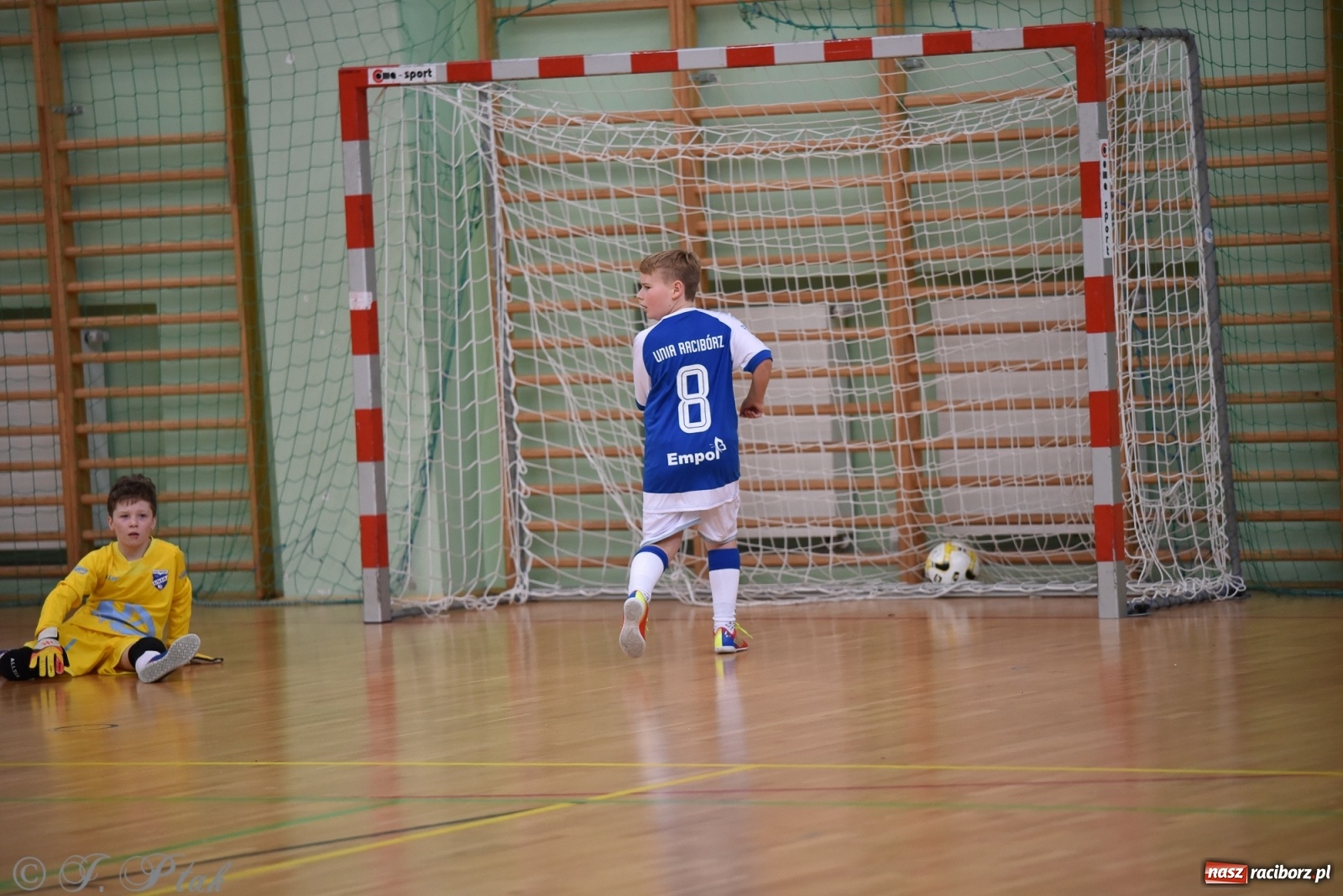 Zdjęcie w galerii na portalu naszraciborz.pl: Halowa rywalizacja o puchar prezesa ŚlZPN [FOTO] wiadomości z regionu