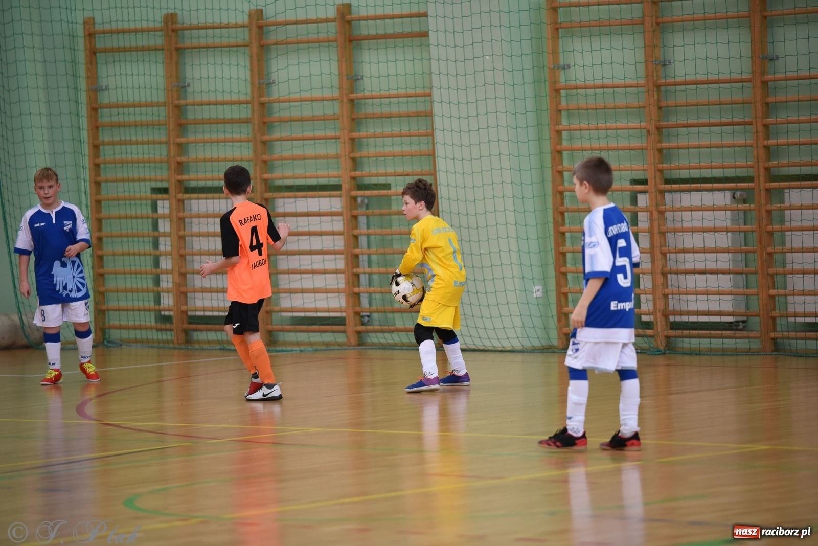 Zdjęcie w galerii na portalu naszraciborz.pl: Halowa rywalizacja o puchar prezesa ŚlZPN [FOTO] wiadomości z regionu