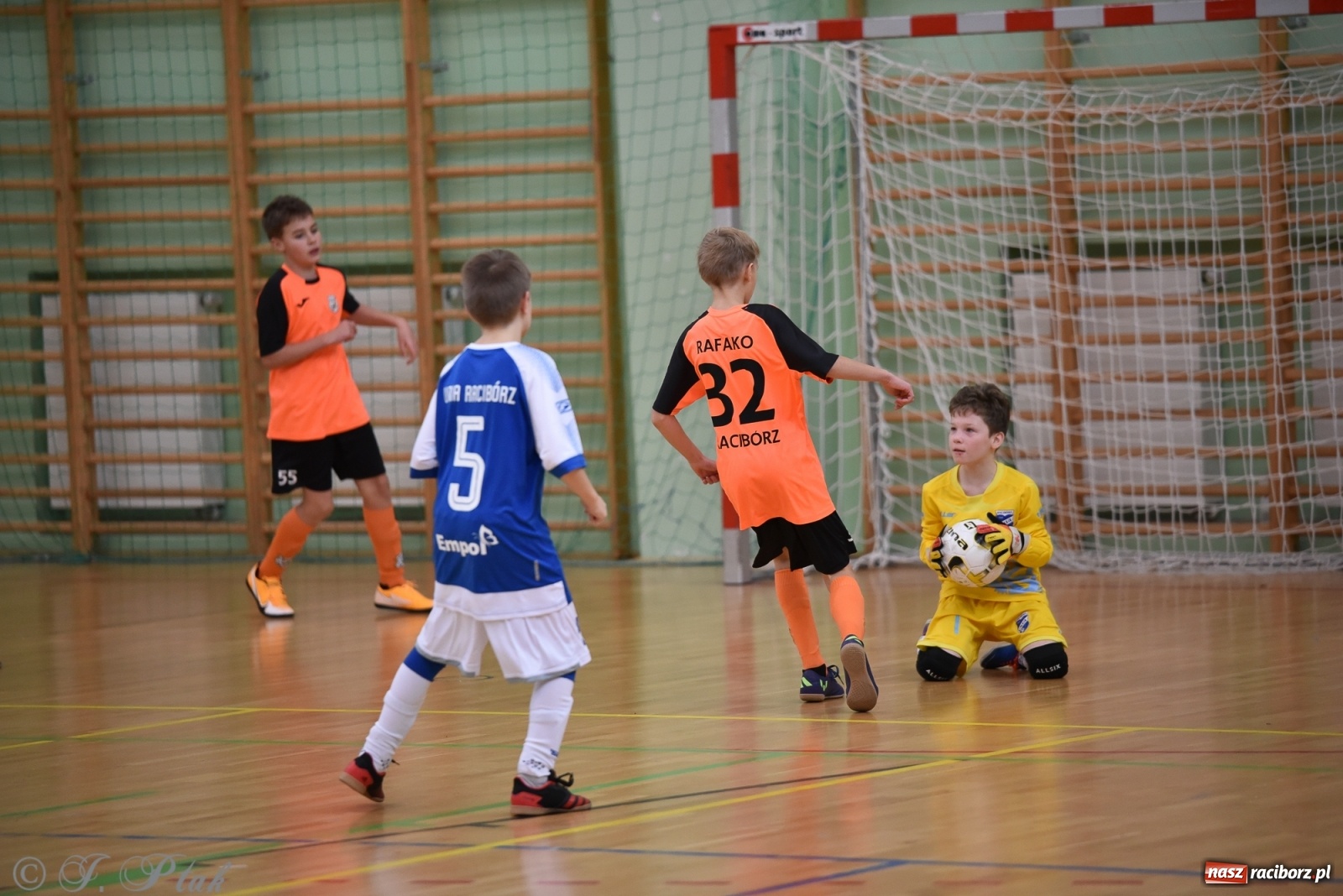 Zdjęcie w galerii na portalu naszraciborz.pl: Halowa rywalizacja o puchar prezesa ŚlZPN [FOTO] wiadomości z regionu