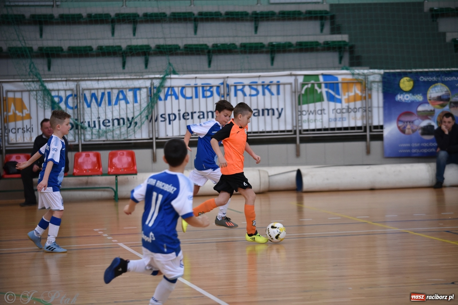 Zdjęcie w galerii na portalu naszraciborz.pl: Halowa rywalizacja o puchar prezesa ŚlZPN [FOTO] wiadomości z regionu