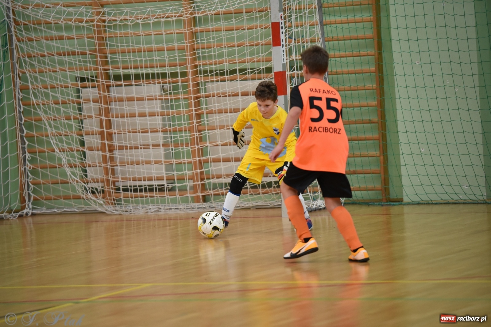 Zdjęcie w galerii na portalu naszraciborz.pl: Halowa rywalizacja o puchar prezesa ŚlZPN [FOTO] wiadomości z regionu