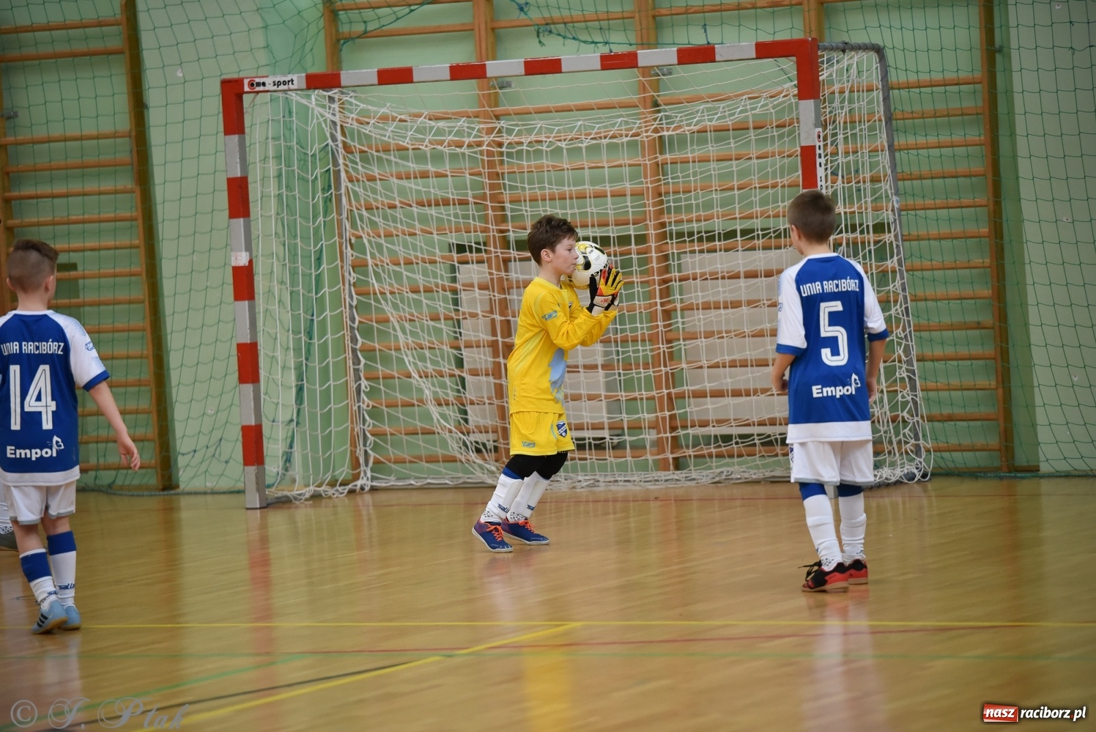 Zdjęcie w galerii na portalu naszraciborz.pl: Halowa rywalizacja o puchar prezesa ŚlZPN [FOTO] wiadomości z regionu