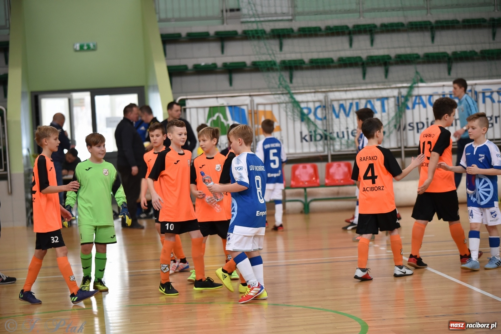 Zdjęcie w galerii na portalu naszraciborz.pl: Halowa rywalizacja o puchar prezesa ŚlZPN [FOTO] wiadomości z regionu