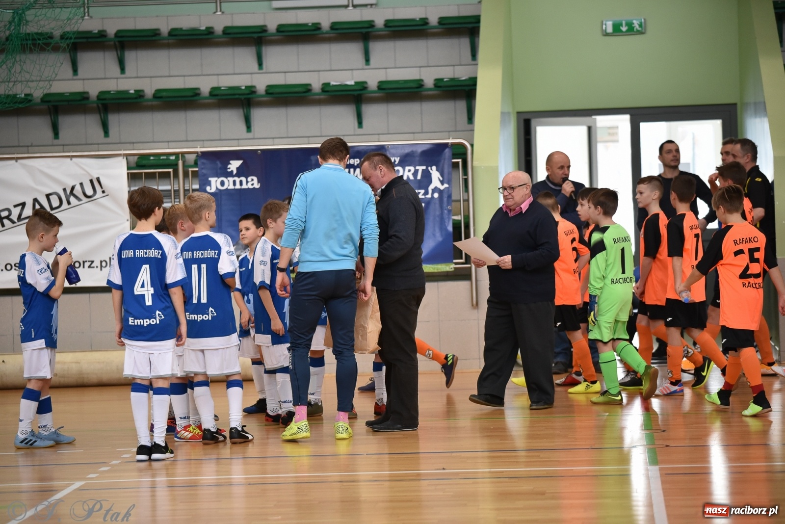 Zdjęcie w galerii na portalu naszraciborz.pl: Halowa rywalizacja o puchar prezesa ŚlZPN [FOTO] wiadomości z regionu