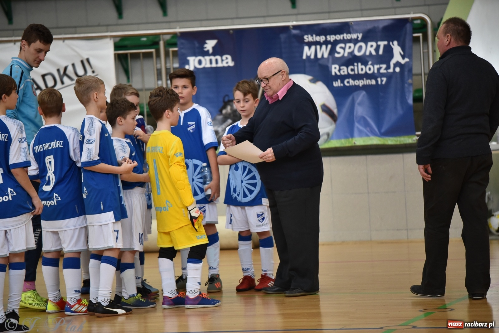 Zdjęcie w galerii na portalu naszraciborz.pl: Halowa rywalizacja o puchar prezesa ŚlZPN [FOTO] wiadomości z regionu