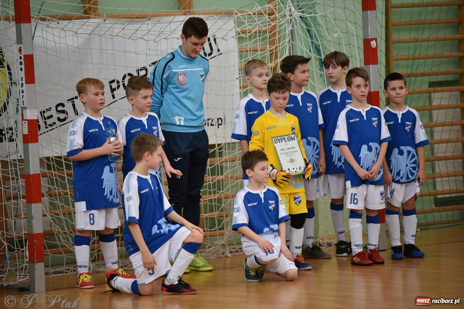 Zdjęcie w galerii na portalu naszraciborz.pl: Halowa rywalizacja o puchar prezesa ŚlZPN [FOTO] wiadomości z regionu