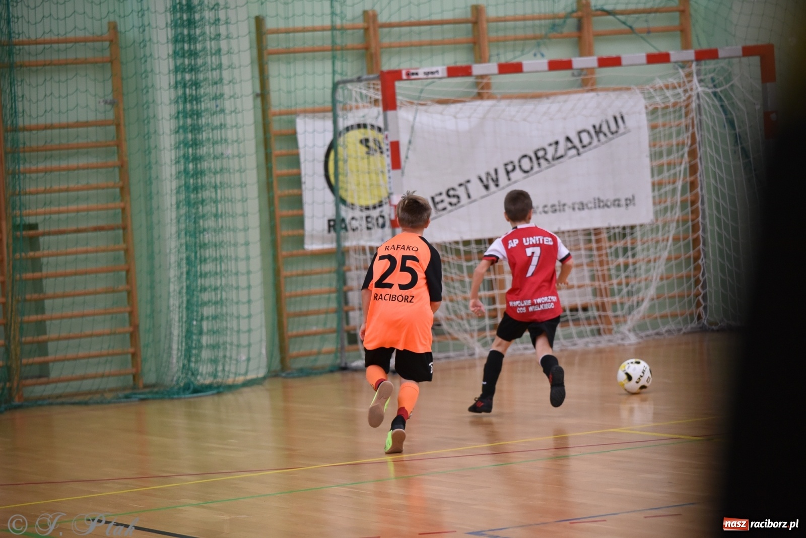 Zdjęcie w galerii na portalu naszraciborz.pl: Halowa rywalizacja o puchar prezesa ŚlZPN [FOTO] wiadomości z regionu