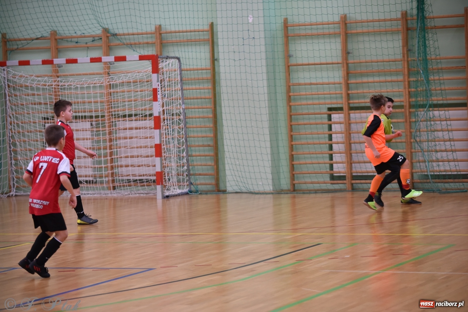 Zdjęcie w galerii na portalu naszraciborz.pl: Halowa rywalizacja o puchar prezesa ŚlZPN [FOTO] wiadomości z regionu