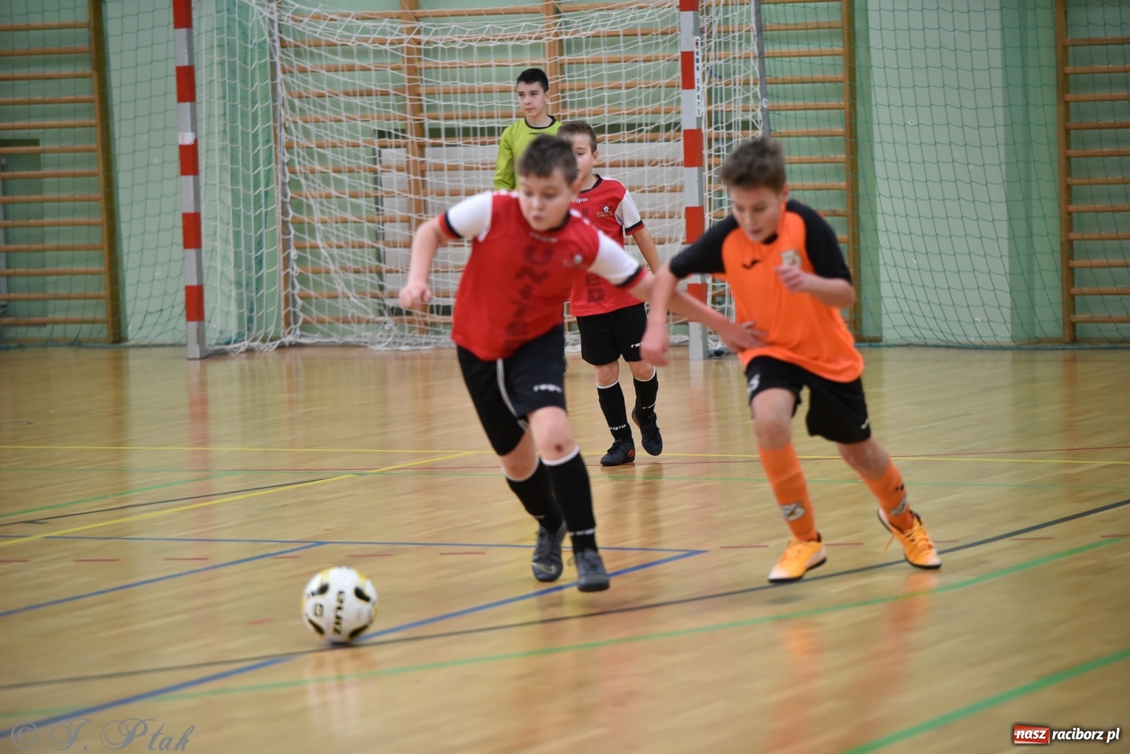 Zdjęcie w galerii na portalu naszraciborz.pl: Halowa rywalizacja o puchar prezesa ŚlZPN [FOTO] wiadomości z regionu