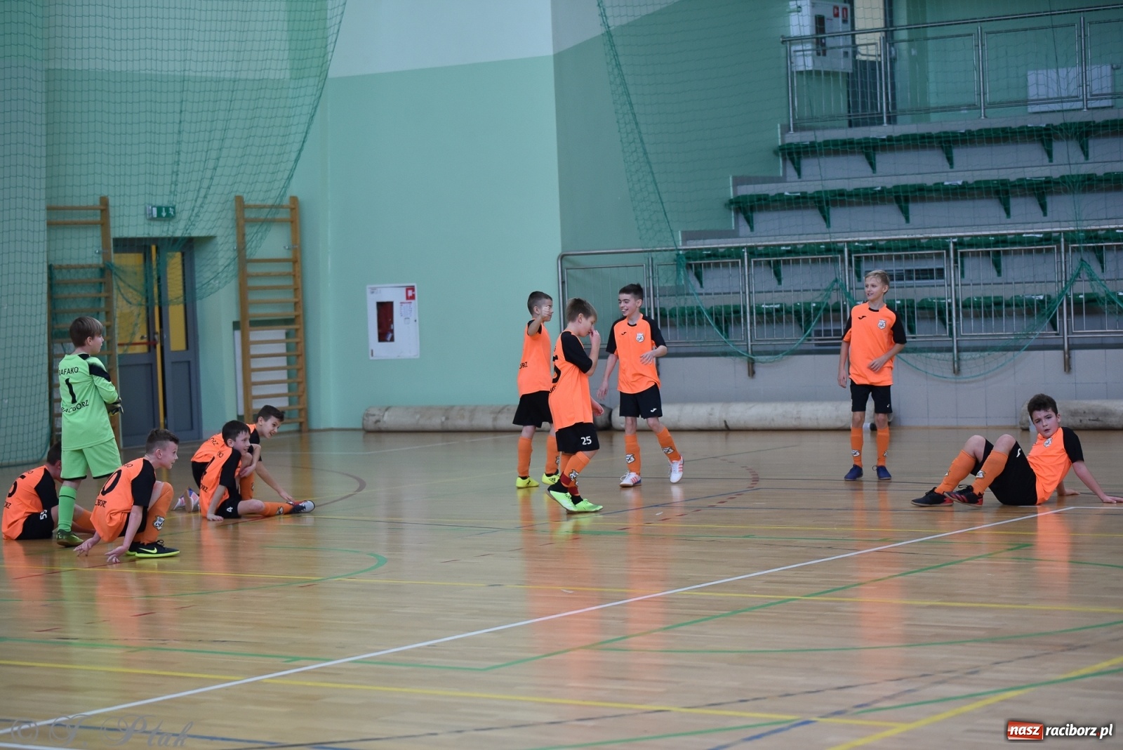 Zdjęcie w galerii na portalu naszraciborz.pl: Halowa rywalizacja o puchar prezesa ŚlZPN [FOTO] wiadomości z regionu