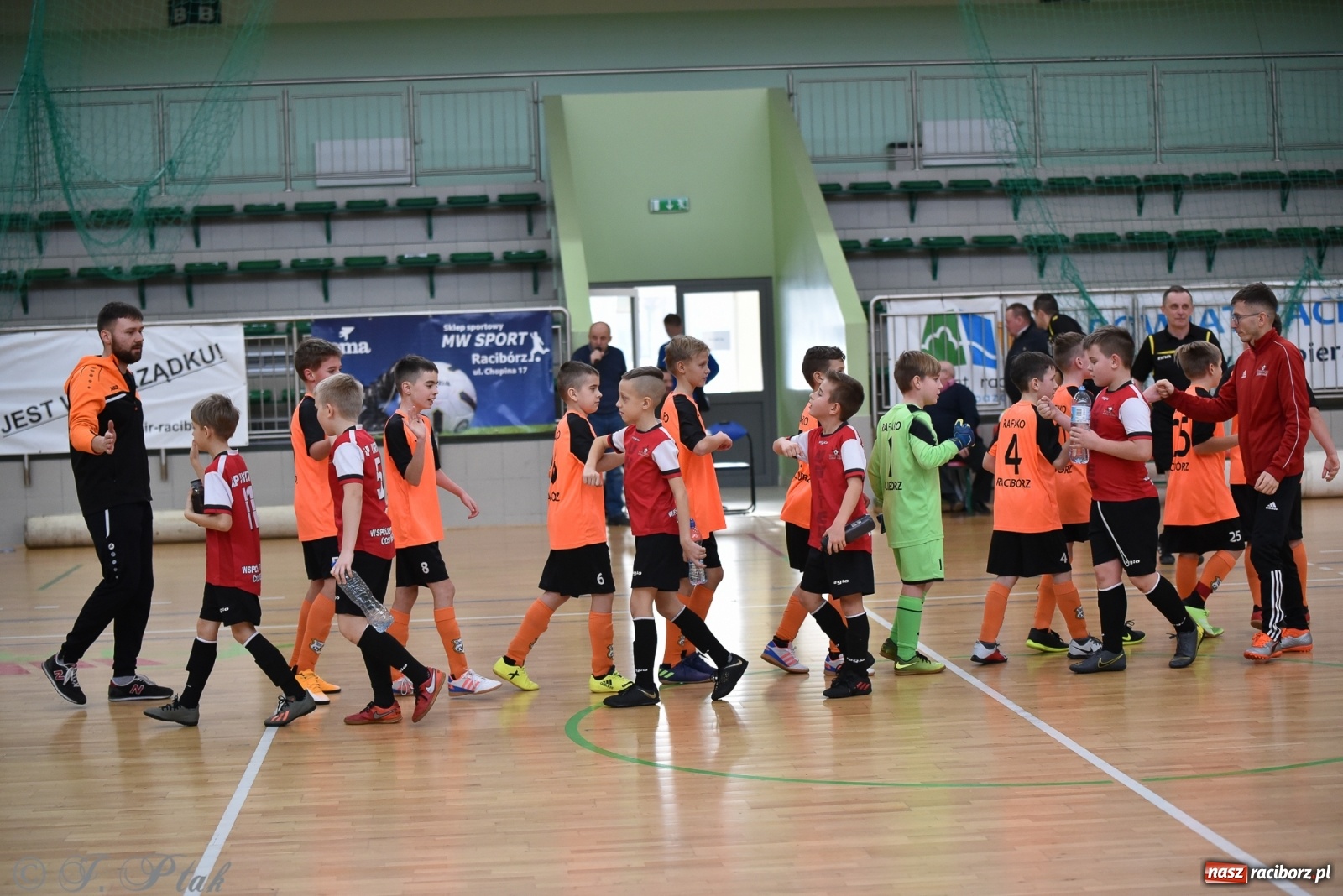 Zdjęcie w galerii na portalu naszraciborz.pl: Halowa rywalizacja o puchar prezesa ŚlZPN [FOTO] wiadomości z regionu
