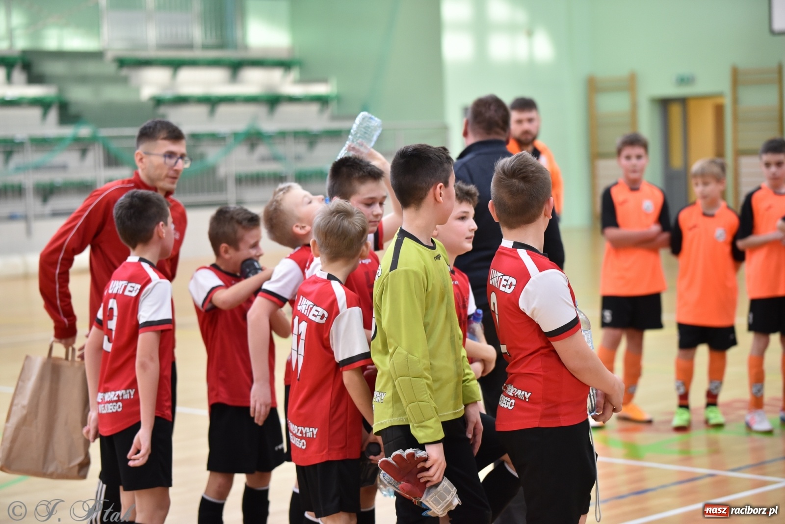 Zdjęcie w galerii na portalu naszraciborz.pl: Halowa rywalizacja o puchar prezesa ŚlZPN [FOTO] wiadomości z regionu