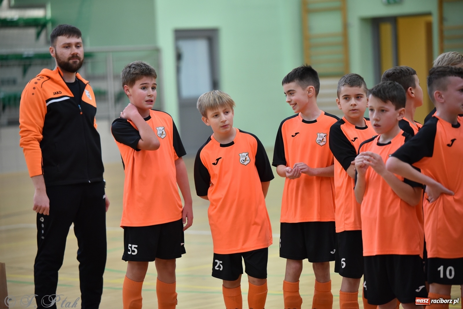 Zdjęcie w galerii na portalu naszraciborz.pl: Halowa rywalizacja o puchar prezesa ŚlZPN [FOTO] wiadomości z regionu