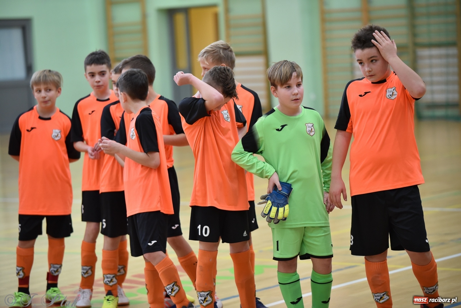 Zdjęcie w galerii na portalu naszraciborz.pl: Halowa rywalizacja o puchar prezesa ŚlZPN [FOTO] wiadomości z regionu