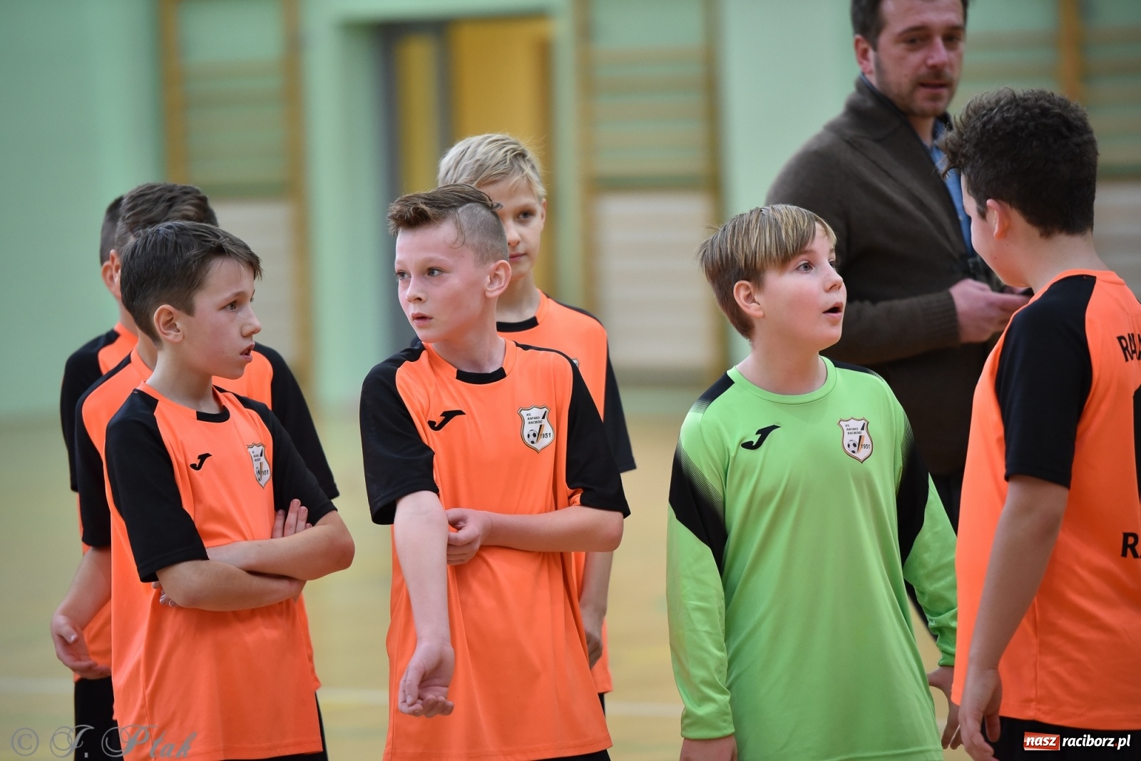 Zdjęcie w galerii na portalu naszraciborz.pl: Halowa rywalizacja o puchar prezesa ŚlZPN [FOTO] wiadomości z regionu