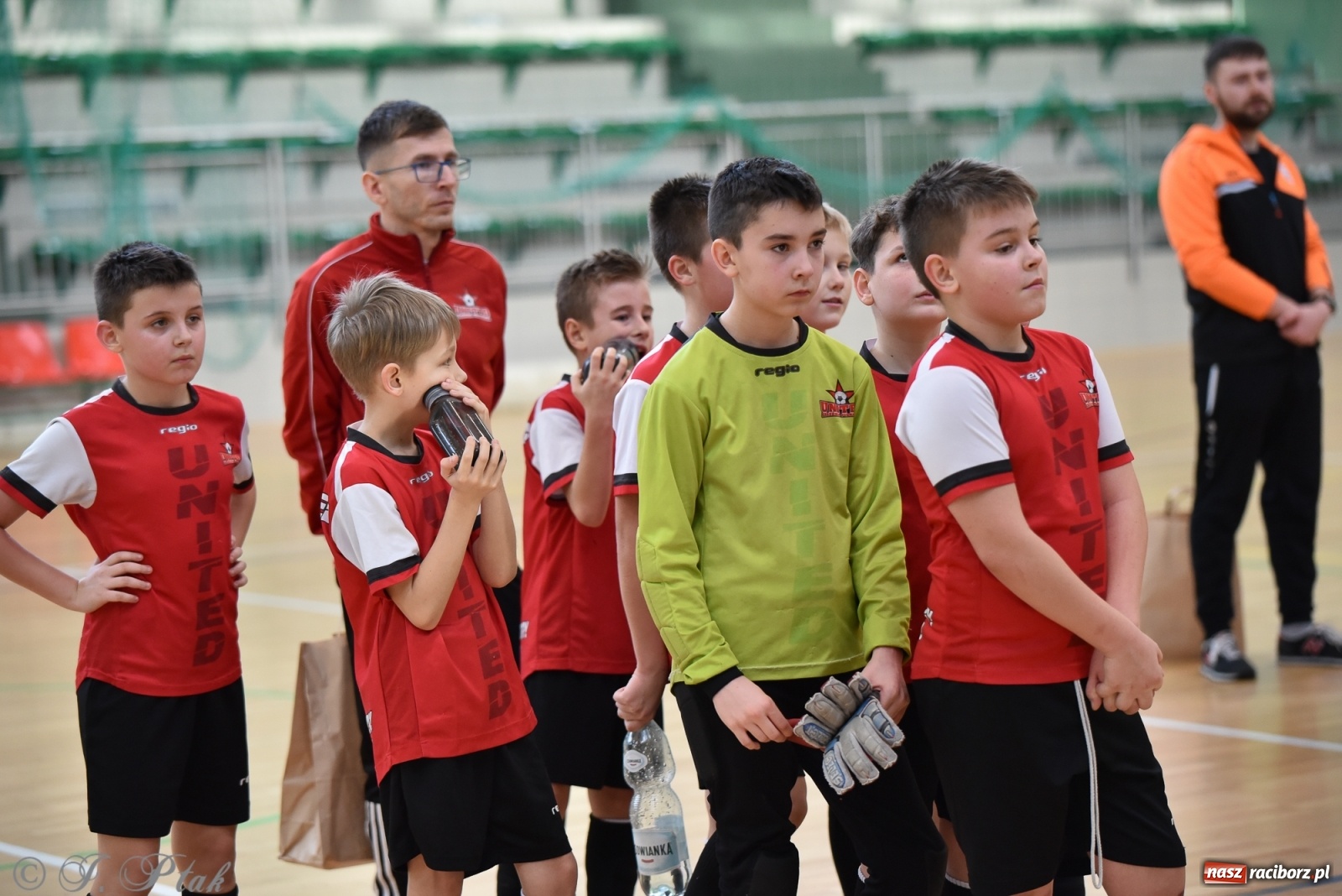 Zdjęcie w galerii na portalu naszraciborz.pl: Halowa rywalizacja o puchar prezesa ŚlZPN [FOTO] wiadomości z regionu