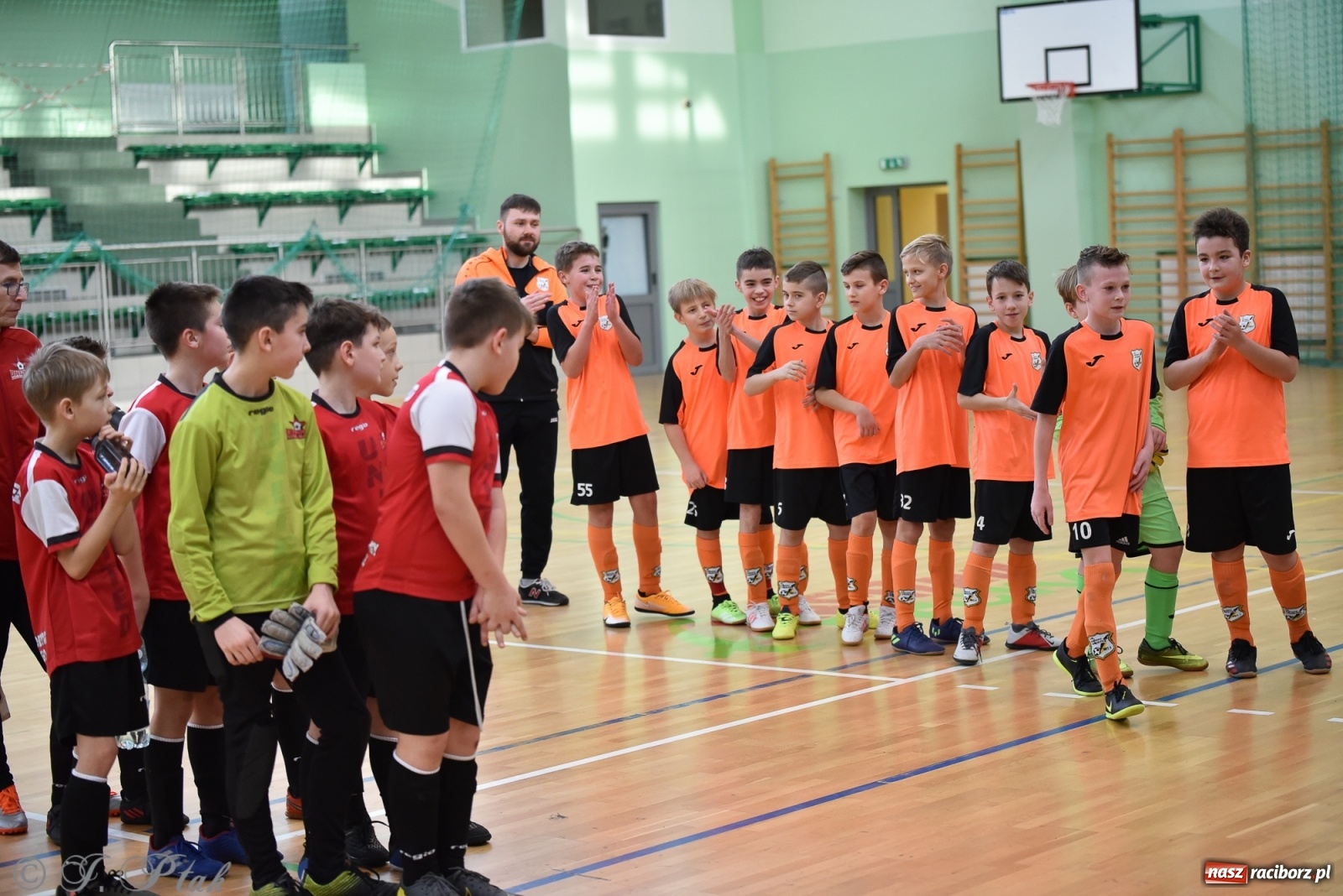 Zdjęcie w galerii na portalu naszraciborz.pl: Halowa rywalizacja o puchar prezesa ŚlZPN [FOTO] wiadomości z regionu