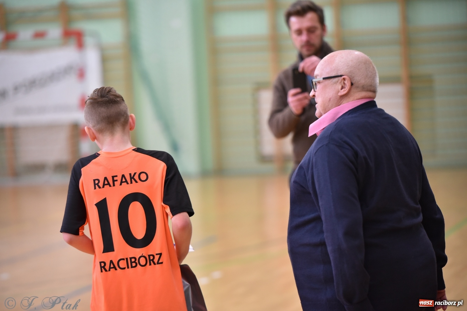 Zdjęcie w galerii na portalu naszraciborz.pl: Halowa rywalizacja o puchar prezesa ŚlZPN [FOTO] wiadomości z regionu