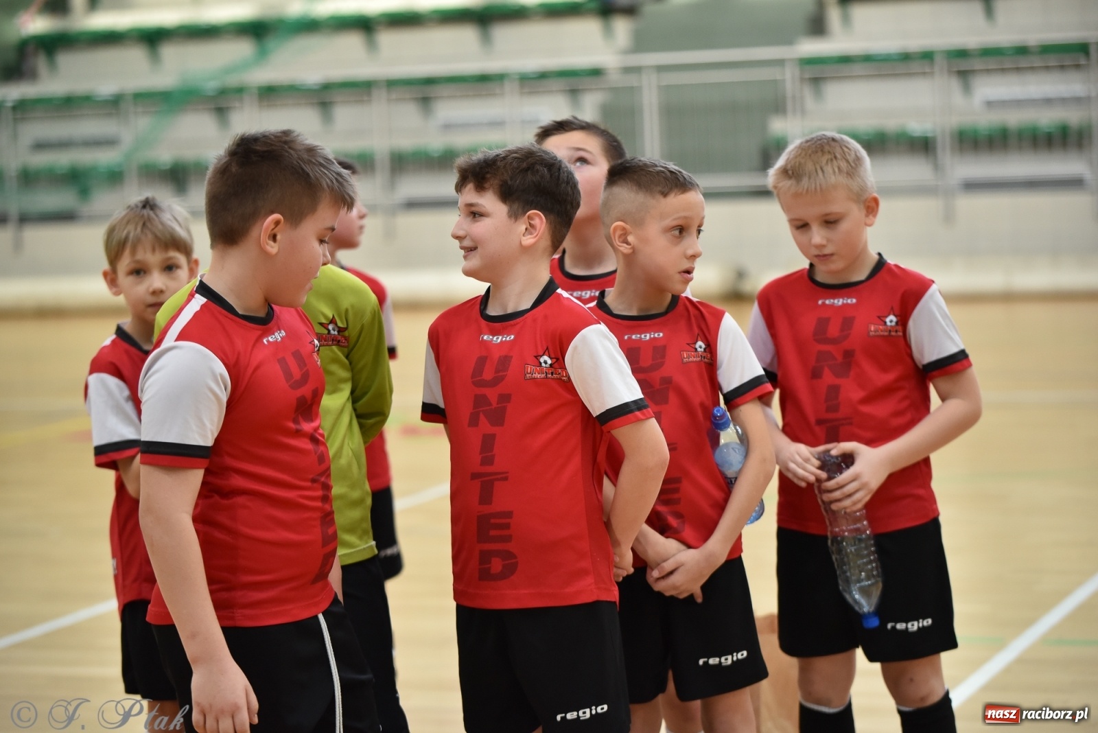 Zdjęcie w galerii na portalu naszraciborz.pl: Halowa rywalizacja o puchar prezesa ŚlZPN [FOTO] wiadomości z regionu