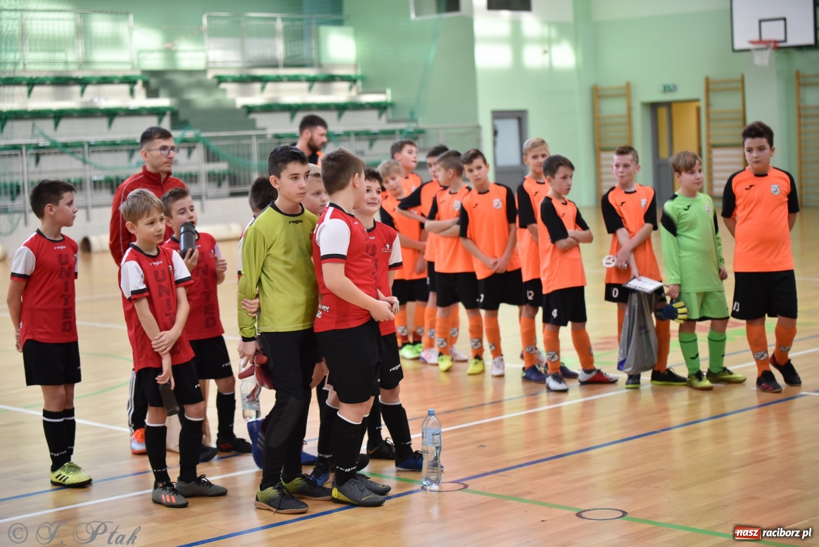 Zdjęcie w galerii na portalu naszraciborz.pl: Halowa rywalizacja o puchar prezesa ŚlZPN [FOTO] wiadomości z regionu