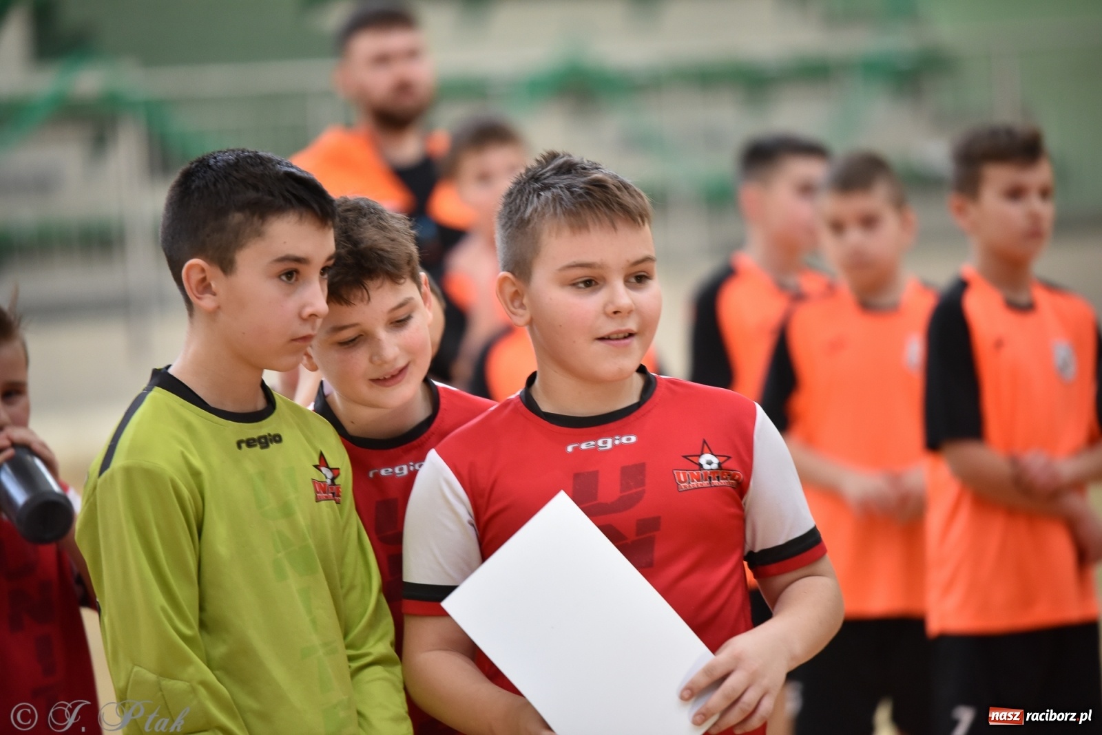 Zdjęcie w galerii na portalu naszraciborz.pl: Halowa rywalizacja o puchar prezesa ŚlZPN [FOTO] wiadomości z regionu