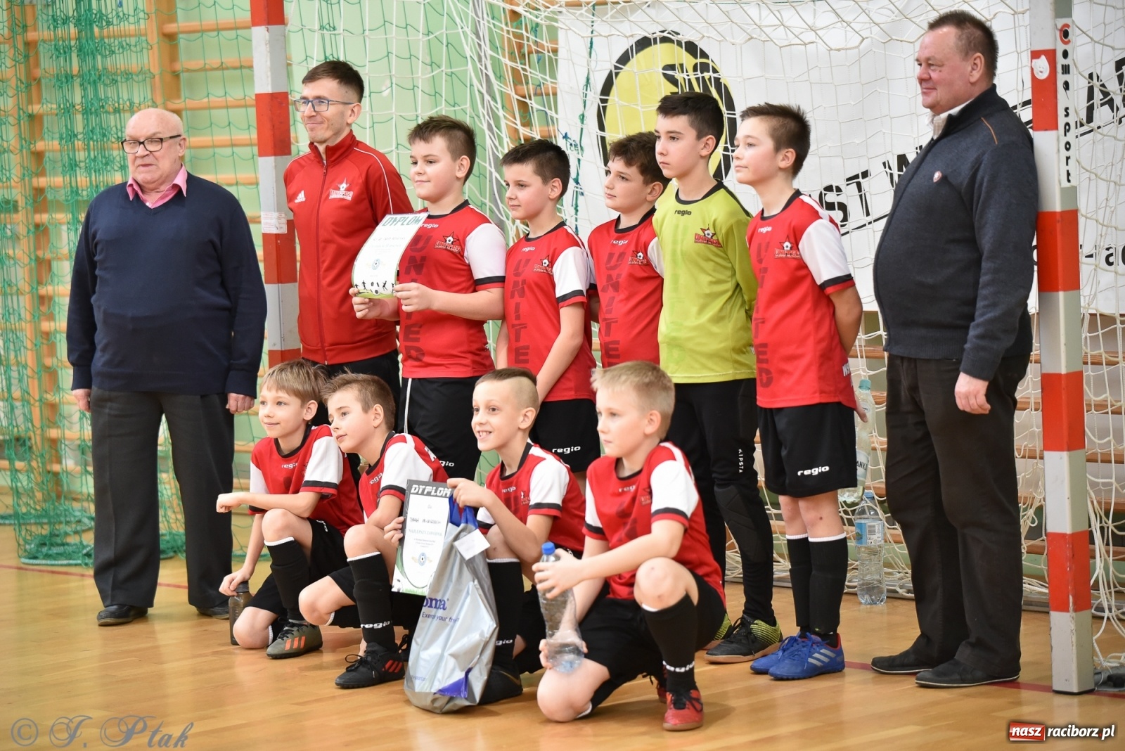 Zdjęcie w galerii na portalu naszraciborz.pl: Halowa rywalizacja o puchar prezesa ŚlZPN [FOTO] wiadomości z regionu