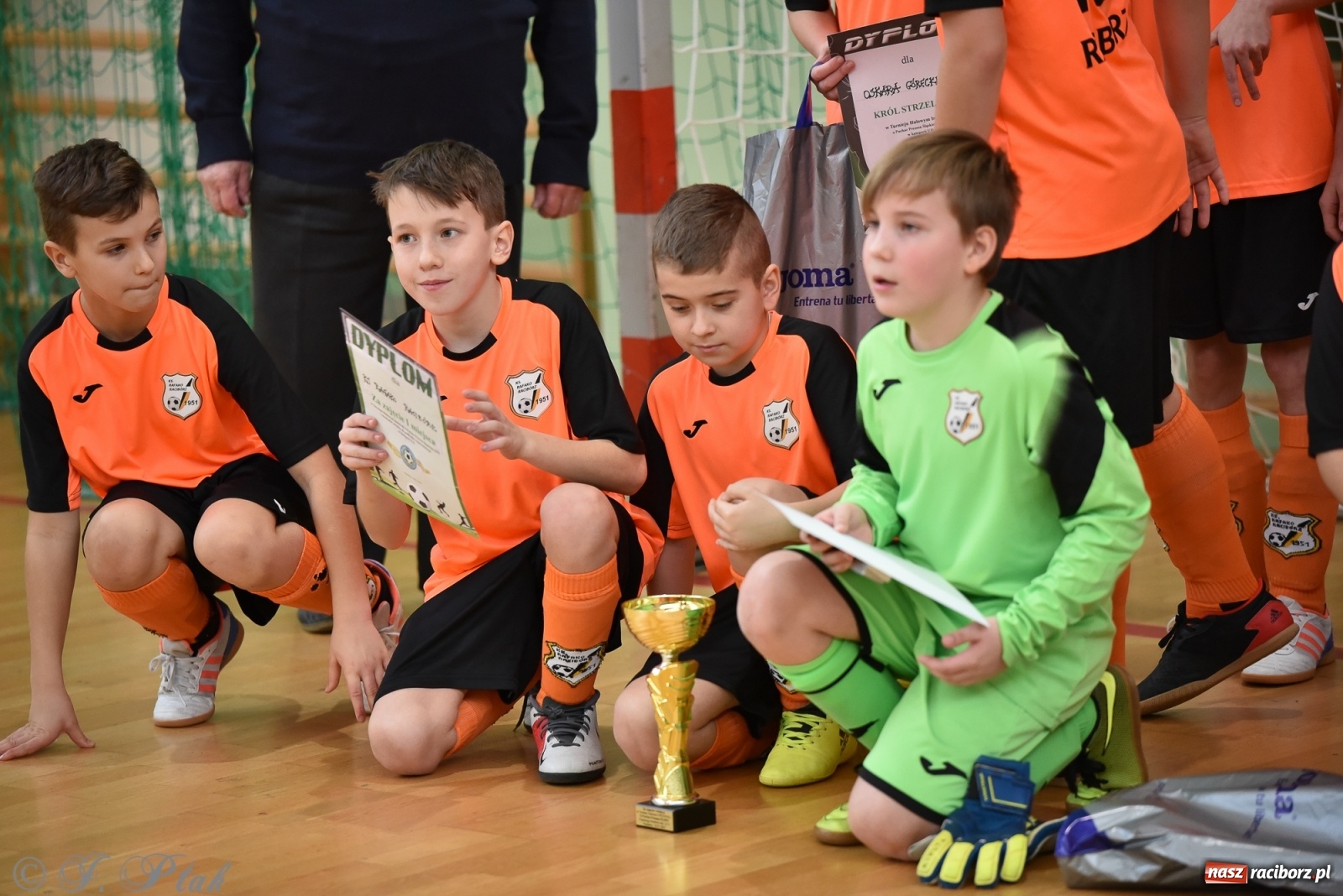 Zdjęcie w galerii na portalu naszraciborz.pl: Halowa rywalizacja o puchar prezesa ŚlZPN [FOTO] wiadomości z regionu